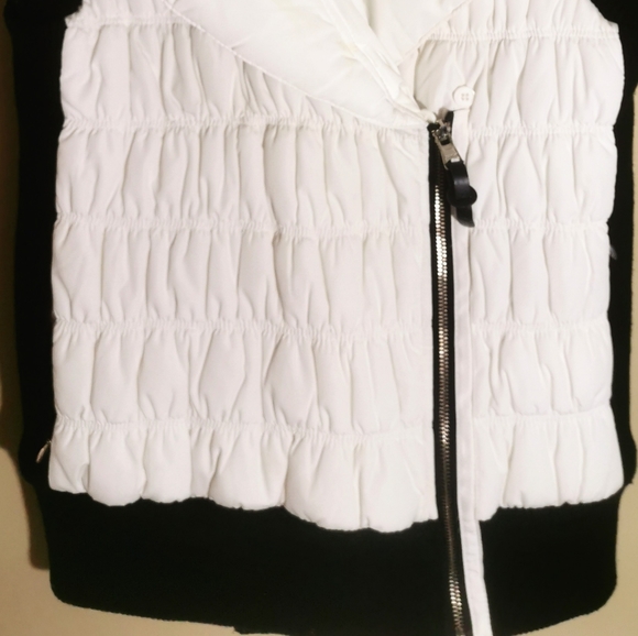Calvin Klein Performance White Windbreaker Vest - Picture 2 of 12